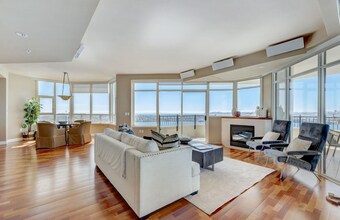 700 W Harbor Dr in San Diego, CA - Foto de edificio - Building Photo