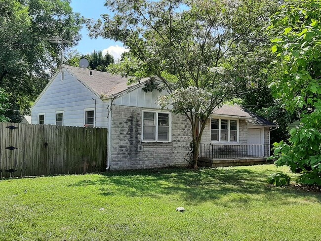 1676 E Madison St in Springfield, MO - Building Photo - Building Photo