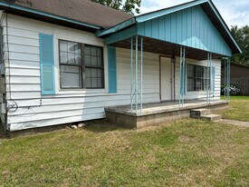 1014 N Phoenix Ave in Russellville, AR - Building Photo