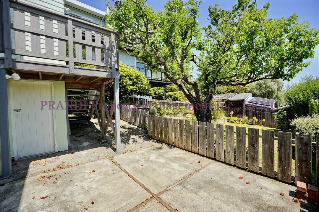 108 Pearl St in Sausalito, CA - Building Photo