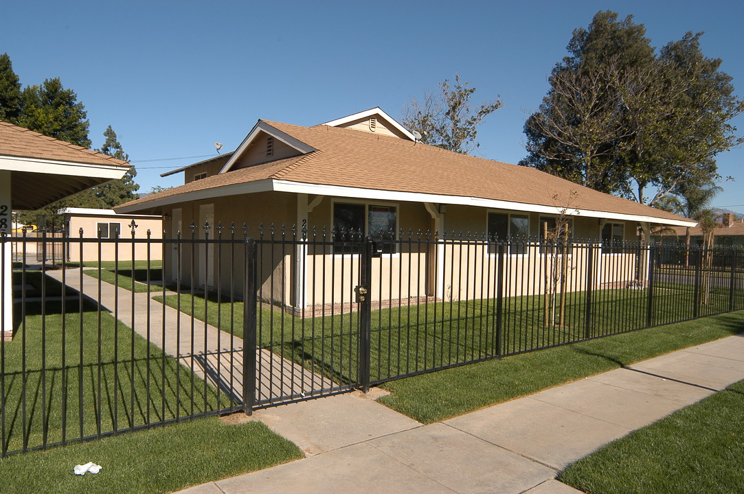 292 E Jackson St in Rialto, CA - Building Photo