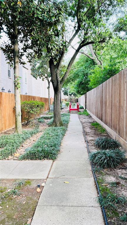 17629 Red Oak Dr in Houston, TX - Building Photo - Building Photo