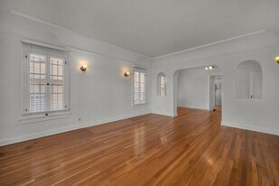 1115 Queen Anne Pl in Los Angeles, CA - Building Photo