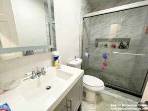 45 Crescent Ave, Unit 1 in Boston, MA - Foto de edificio - Building Photo