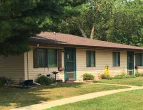 Otter Creek Cottages in Oelwein, IA - Building Photo - Other