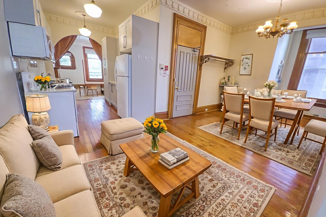 71 Spadina Rd in Toronto, ON - Building Photo