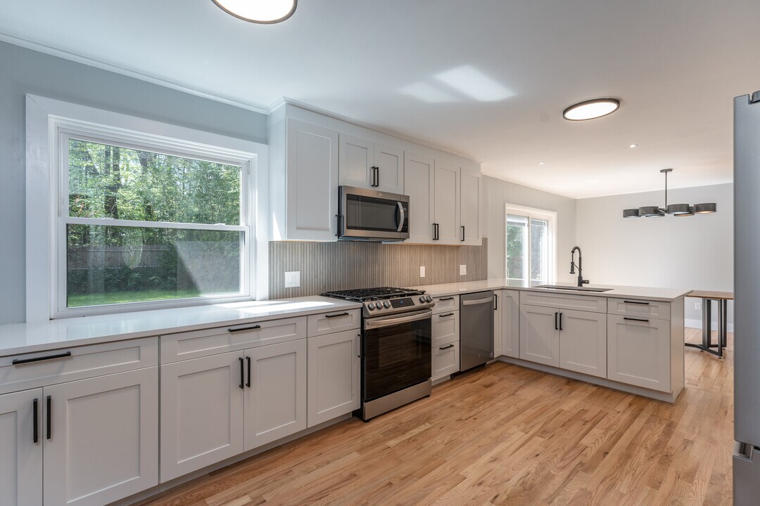 3 Heather Ln in Saratoga Springs, NY - Building Photo