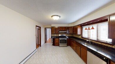 76 Pearson Rd, Unit 1 in Somerville, MA - Building Photo - Building Photo
