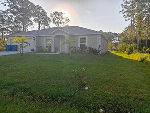 872 Reading St SE in Palm Bay, FL - Foto de edificio - Building Photo