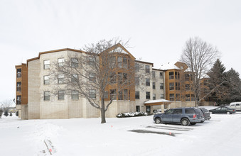 Summit Oaks Apartments in Coon Rapids, MN - Building Photo - Building Photo