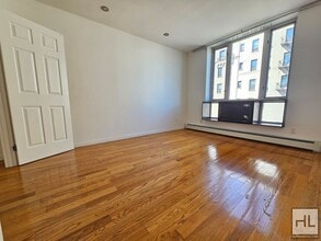 82-20 Britton Ave in Queens, NY - Building Photo - Building Photo