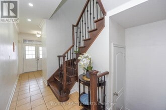 30 Lorenzo Cir in Brampton, ON - Building Photo - Building Photo