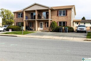 4074 Winfield Terrace in Easton, PA - Building Photo
