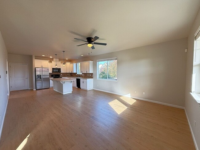 14475 Lockwood Ln SE in Yelm, WA - Building Photo - Building Photo