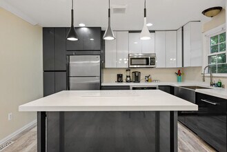 321 Senate Ct in Herndon, VA - Building Photo - Building Photo