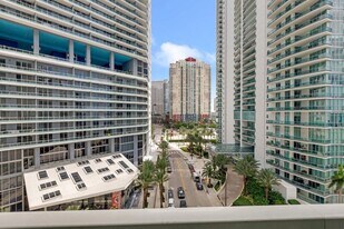 218 SE 14th St, Unit 2304 in Miami, FL - Building Photo