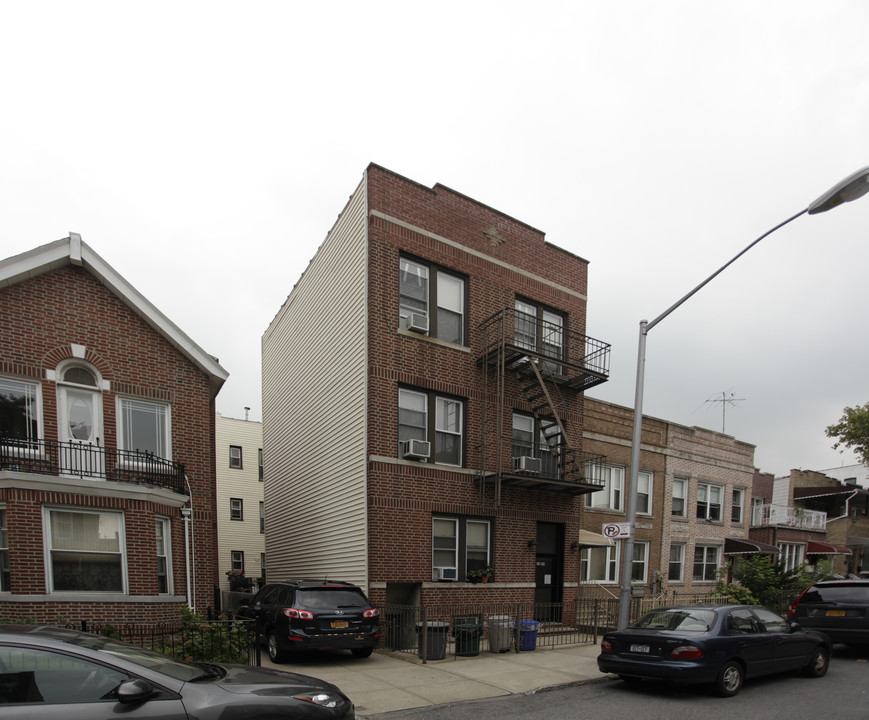 25-29 34th St in Long Island City, NY - Building Photo