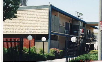 1615-1621 N Harvard Blvd in Los Angeles, CA - Building Photo - Building Photo