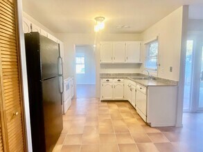 120 S Fox Rd in Sterling, VA - Building Photo - Building Photo