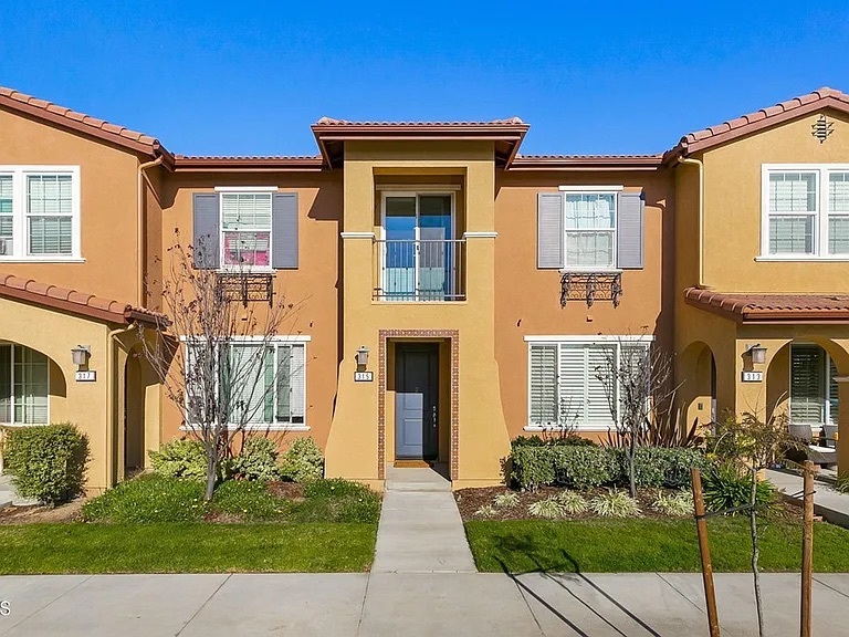 315 American River Ct-Unit -N/A in Oxnard, CA - Building Photo