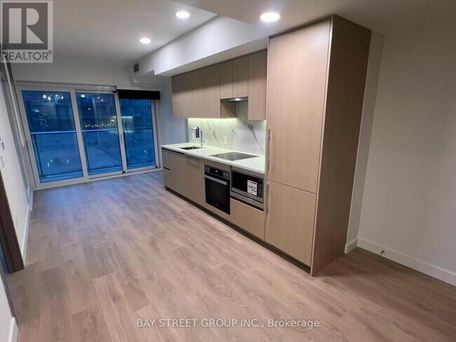 3 Concord Cityplace Wy in Toronto, ON - Building Photo - Building Photo