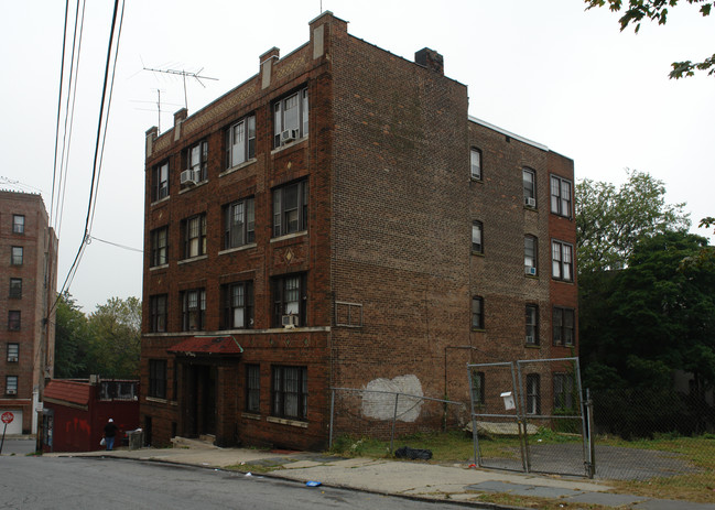 165 Bruce Ave in Yonkers, NY - Building Photo - Building Photo