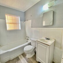 806 N Detroit Ave in Lubbock, TX - Building Photo - Building Photo