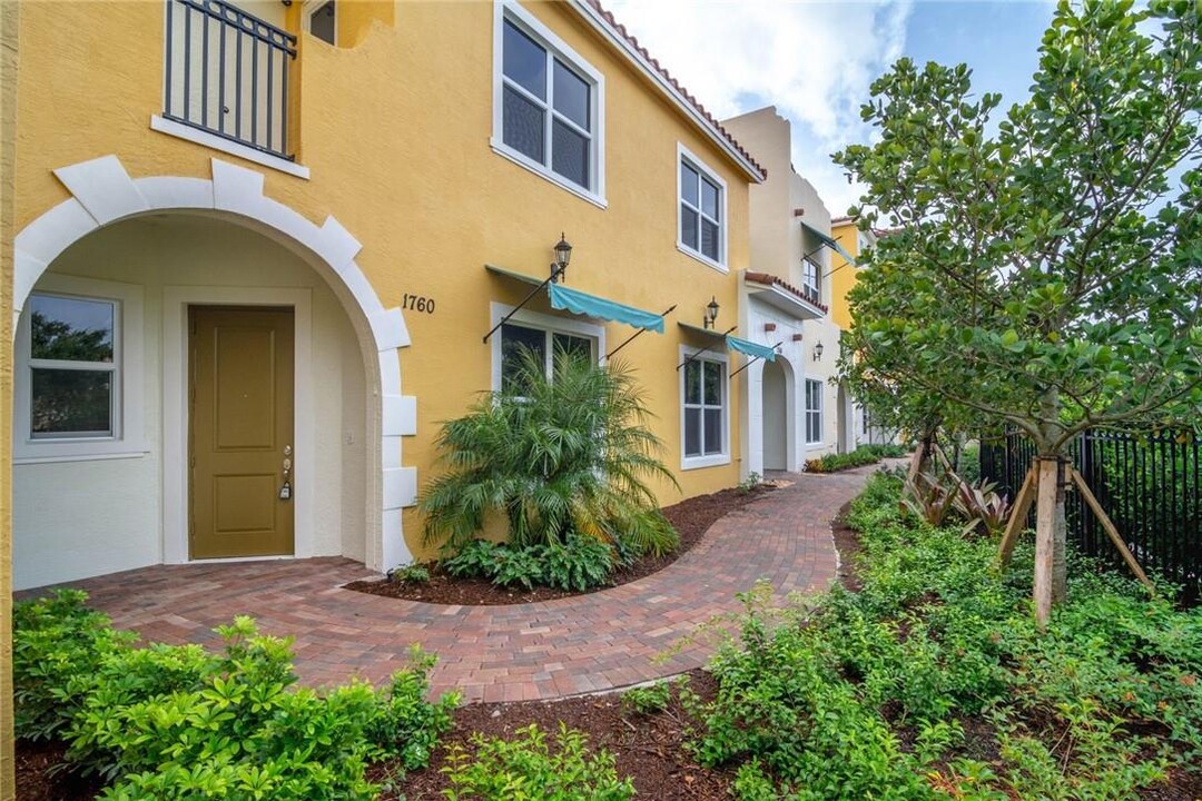 1760 NW 124th Plz in Pembroke Pines, FL - Building Photo