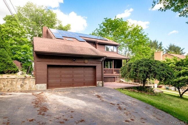 64 Furnace Woods Rd in Cortlandt Manor, NY - Building Photo - Building Photo