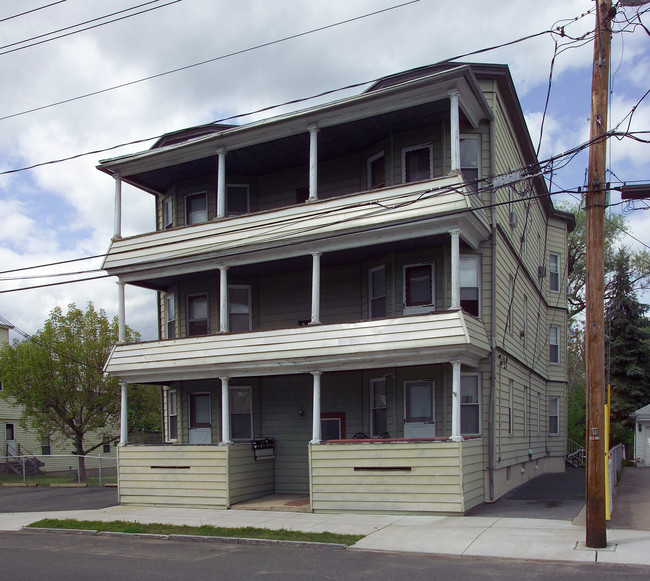 31 Ames Ave in Chicopee, MA - Foto de edificio - Building Photo