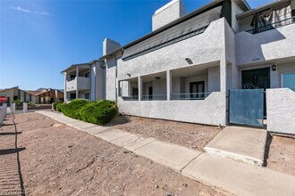 1604 Justin Pl in Henderson, NV - Building Photo - Building Photo