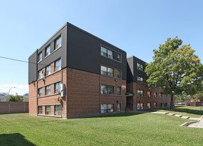 1 Old Meadow Ln in Toronto, ON - Building Photo