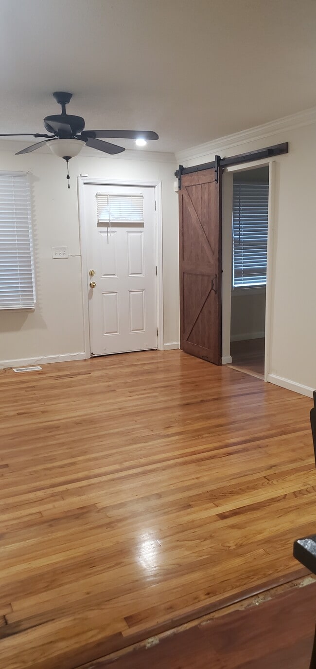 3072 Lone Oak Ave SW in Atlanta, GA - Foto de edificio - Building Photo