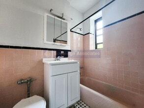 525-527 Riverdale Avenue in Yonkers, NY - Building Photo - Building Photo