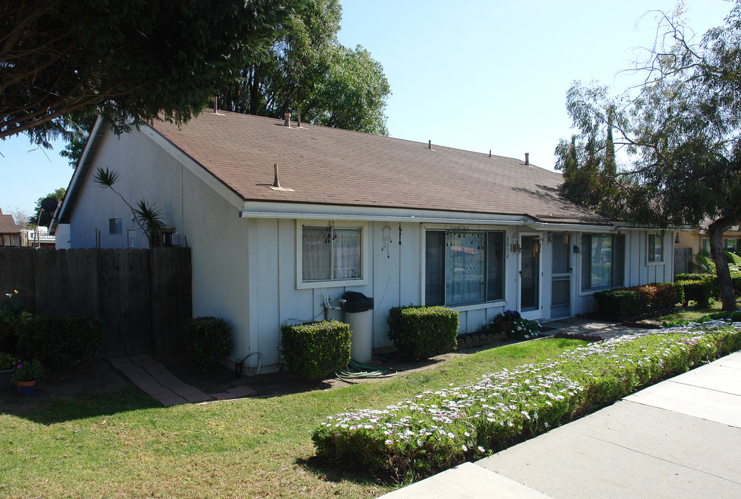 8832-8834 N Bank Dr in Ventura, CA - Foto de edificio