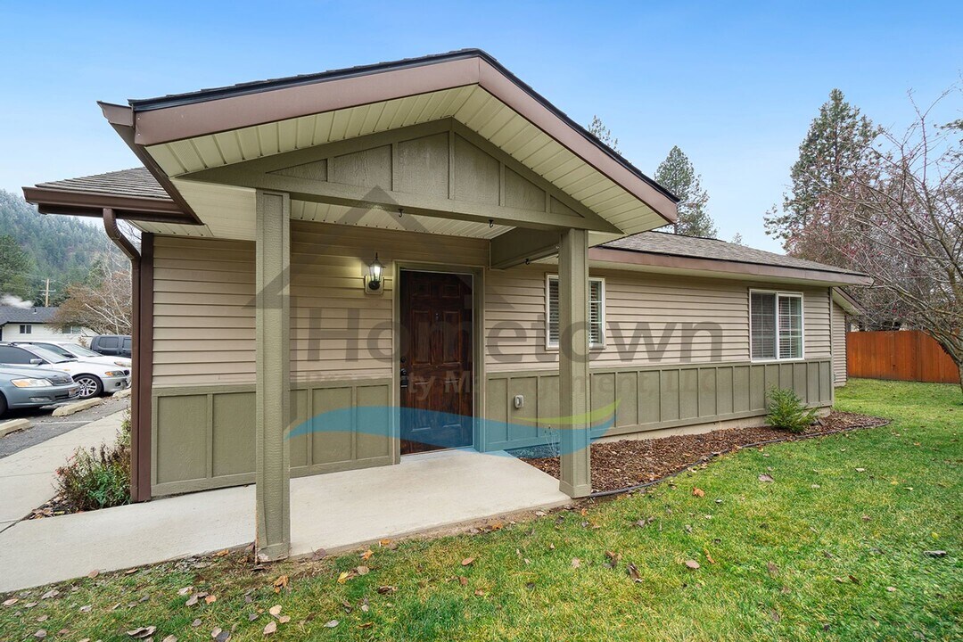 2827 N Julie Ann Ct in Coeur d'Alene, ID - Building Photo