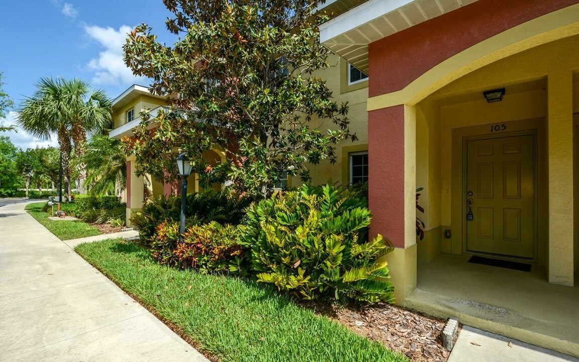 3715 45th Terrace W in Bradenton, FL - Foto de edificio