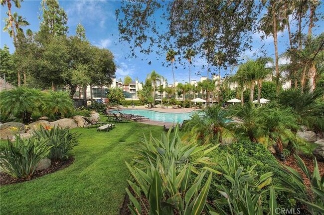 5515 Canoga Ave, Unit 112 in Woodland Hills, CA - Building Photo - Building Photo