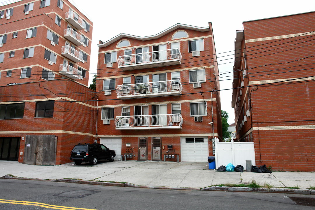 13610 31st Rd in Flushing, NY - Building Photo