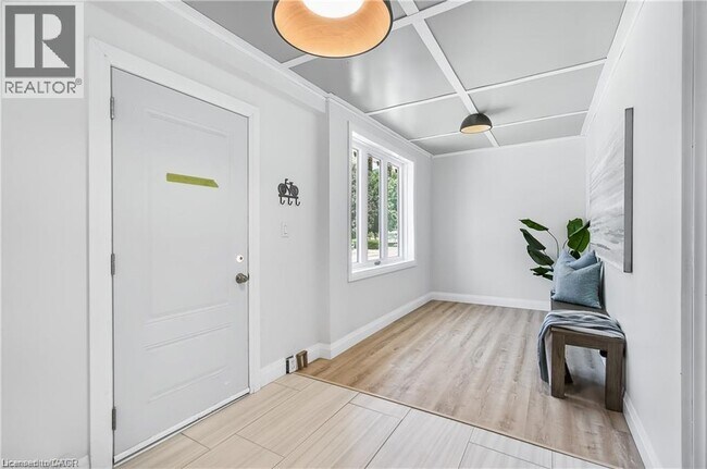 10 Comet Ave in Hamilton, ON - Building Photo - Building Photo