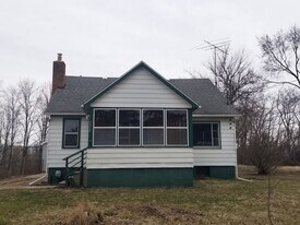 2028 E South St in Jackson, MI - Building Photo