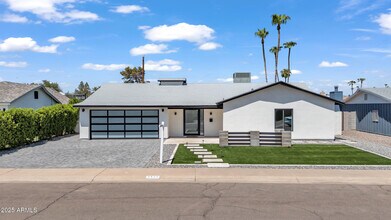 8430 E Fairmount Ave in Scottsdale, AZ - Foto de edificio - Building Photo