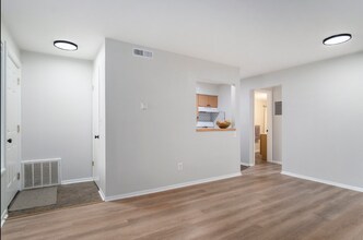 2721 Madelyn Dr SW in Wyoming, MI - Building Photo - Building Photo