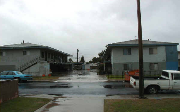 3370 Alma Ave in Lynwood, CA - Building Photo