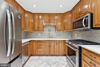 8525 Bound Brook Ln in Alexandria, VA - Building Photo - Building Photo