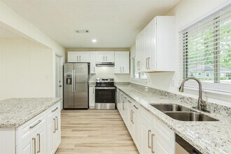 408 Gardenia St in Lake Jackson, TX - Building Photo - Building Photo