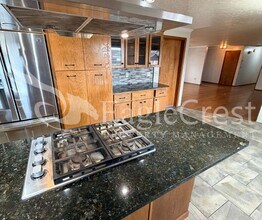 665 E Pine Ct in Hermiston, OR - Building Photo - Building Photo