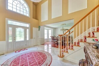 12 Fieldflower Dr in Montgomery, NJ - Foto de edificio - Building Photo