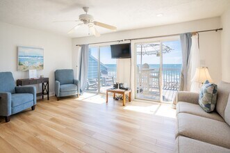508 Pelican Ct in Kure Beach, NC - Building Photo - Building Photo