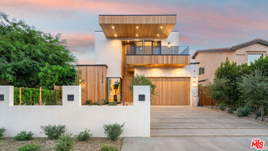 14838 Addison St in Los Angeles, CA - Foto de edificio - Building Photo